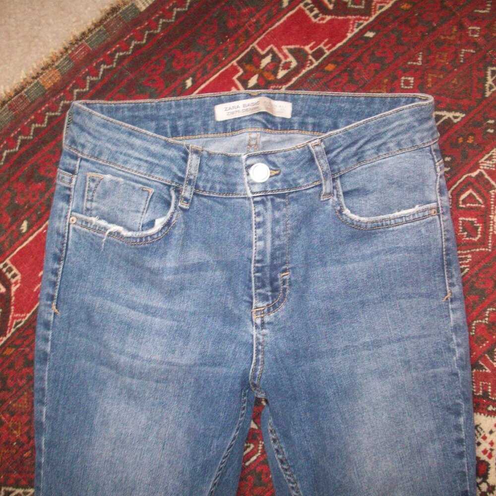 Zara Women’s 6 Basic Short Cropped Leg Raw Hem Grunge Punk Mid Rise Denim Jeans